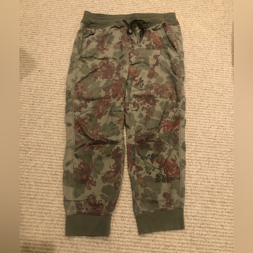 ANTHROPOLOGIE Floral Camouflage Jogger Pants